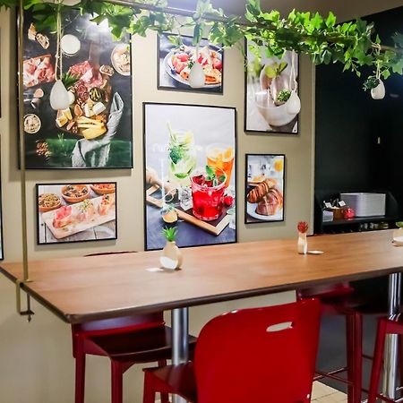 Campanile Montargis - Amilly Hotel Amilly  Екстериор снимка